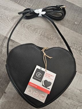 Live In Style Black Heart Shaped Crossbody Purse with Adjustable Strap BNWT
